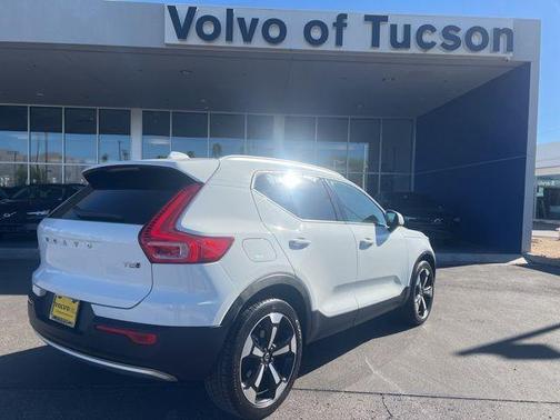 2020 Volvo XC40 T5 Momentum
