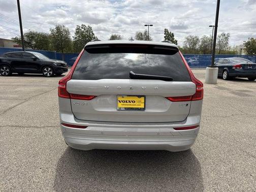 2022 Volvo XC60 B5 Momentum