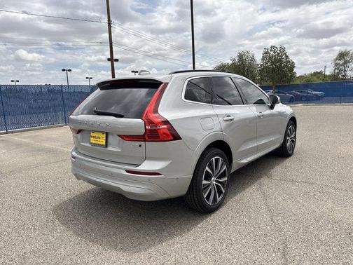 2022 Volvo XC60 B5 Momentum
