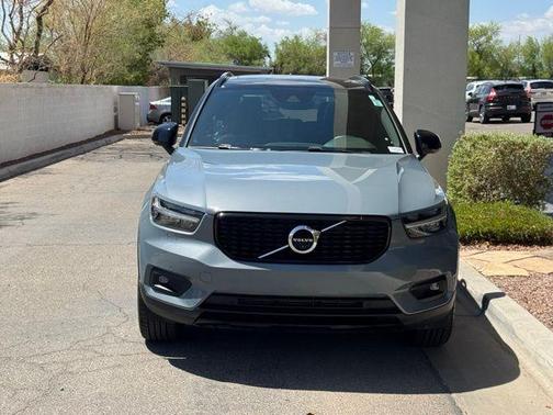 2020 Volvo XC40 T4 R-Design