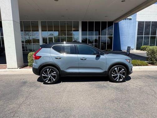 2020 Volvo XC40 T4 R-Design