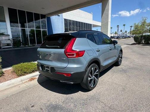 2020 Volvo XC40 T4 R-Design