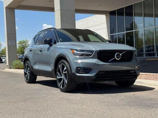 2020 Volvo XC40 T4 R-Design