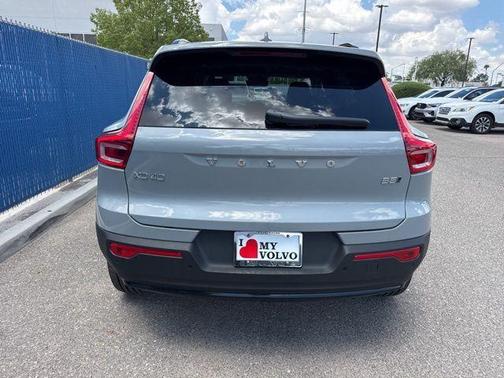 2026 Volvo XC40 B5 Plus