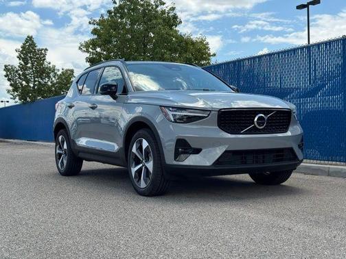 2026 Volvo XC40 B5 Plus