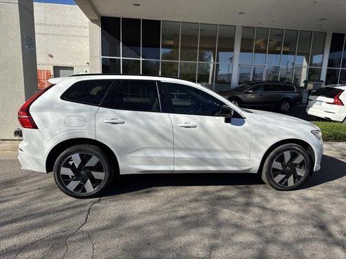 2024 Volvo XC60 Recharge Plug-In Hybrid T8 Plus Dark Theme