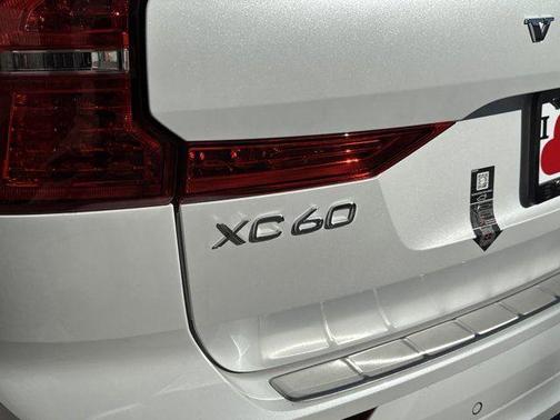2024 Volvo XC60 Recharge Plug-In Hybrid T8 Plus Dark Theme