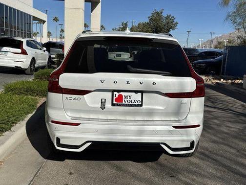 2024 Volvo XC60 Recharge Plug-In Hybrid T8 Plus Dark Theme