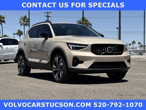 2025 Volvo XC40 B5 Ultra Dark Theme