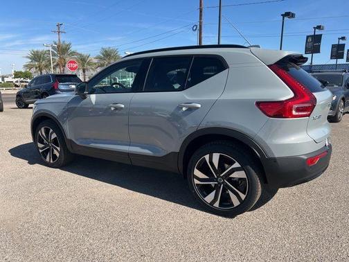 2026 Volvo XC40 B5 Ultra