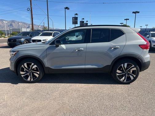 2026 Volvo XC40 B5 Ultra