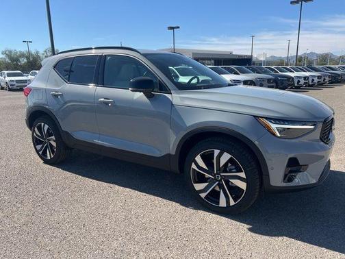 2026 Volvo XC40 B5 Ultra