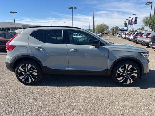 2026 Volvo XC40 B5 Ultra