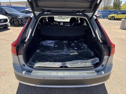 2025 Volvo V90 Cross Country B6 Plus