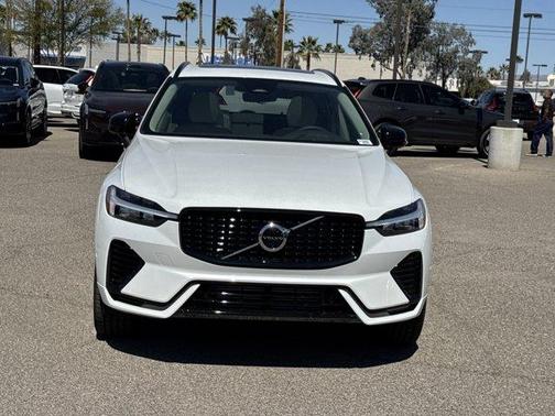 2025 Volvo XC60 Plug-In Hybrid T8 Plus