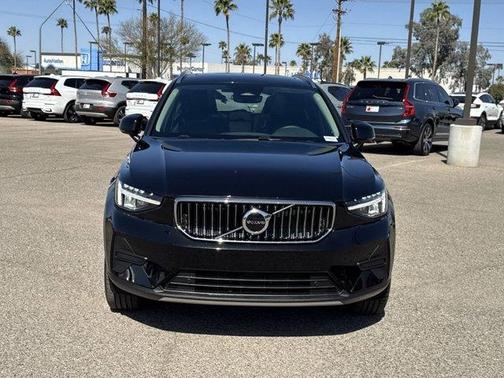 Onyx Black Metallic 2025 Volvo XC40 B5 Core Bright Theme