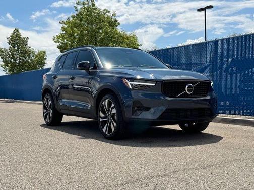 2026 Volvo XC40 B5 Plus