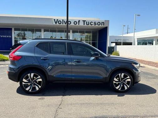 2026 Volvo XC40 B5 Plus