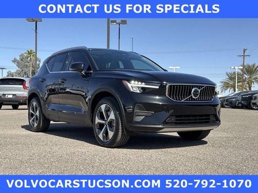 2025 Volvo XC40 B5 Core Bright Theme