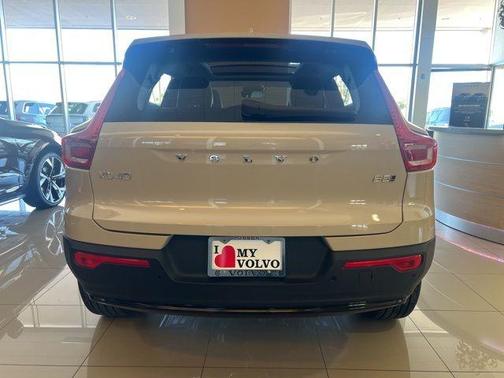 2026 Volvo XC40 B5 Ultra