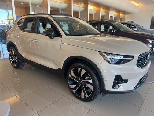 2026 Volvo XC40 B5 Ultra