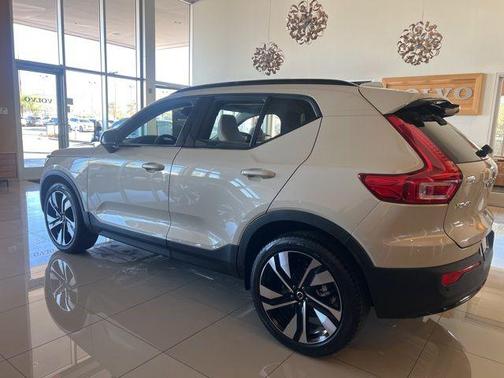 2026 Volvo XC40 B5 Ultra