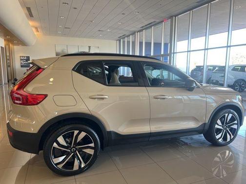 2026 Volvo XC40 B5 Ultra