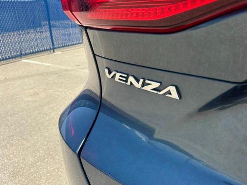 2022 Toyota Venza LE