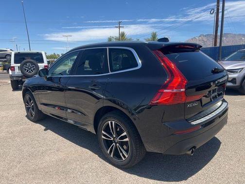 Onyx Black Metallic 2021 Volvo XC60 T5 Momentum