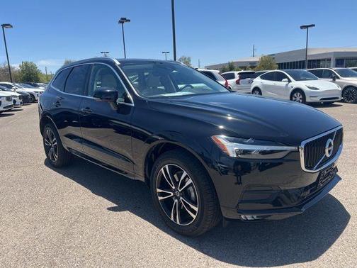 Onyx Black Metallic 2021 Volvo XC60 T5 Momentum