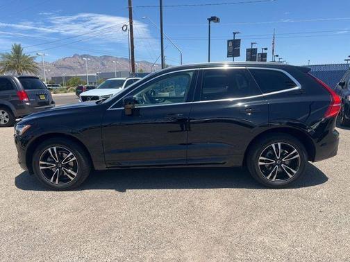 Onyx Black Metallic 2021 Volvo XC60 T5 Momentum