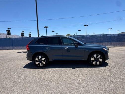 2025 Volvo XC60 Plug-In Hybrid T8 Plus