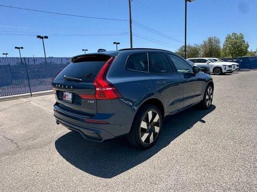 2025 Volvo XC60 Plug-In Hybrid T8 Plus