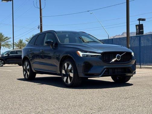 2025 Volvo XC60 Plug-In Hybrid T8 Plus