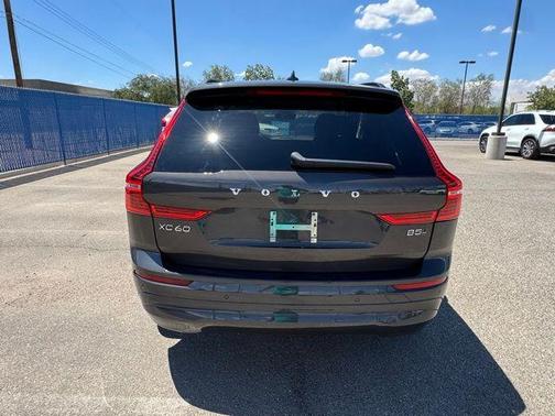 2022 Volvo XC60 B5 Momentum