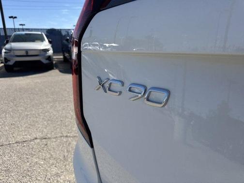 2025 Volvo XC90 B6 Plus 7-Seater