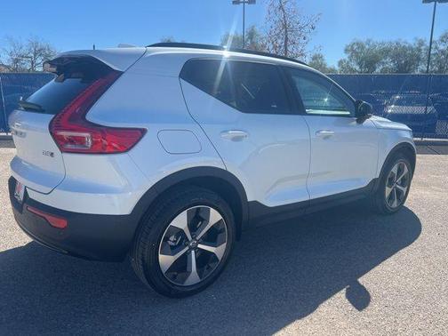 2026 Volvo XC40 B5 Plus