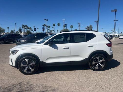 2026 Volvo XC40 B5 Plus