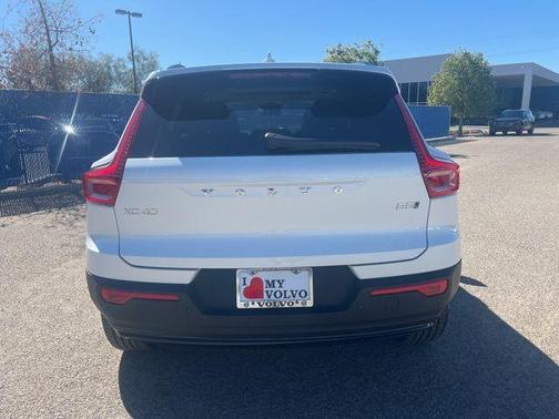 2026 Volvo XC40 B5 Plus