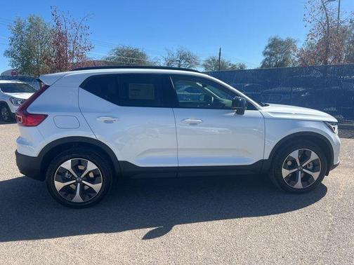2026 Volvo XC40 B5 Plus