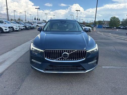 2023 Volvo XC60 B5 Plus Bright Theme