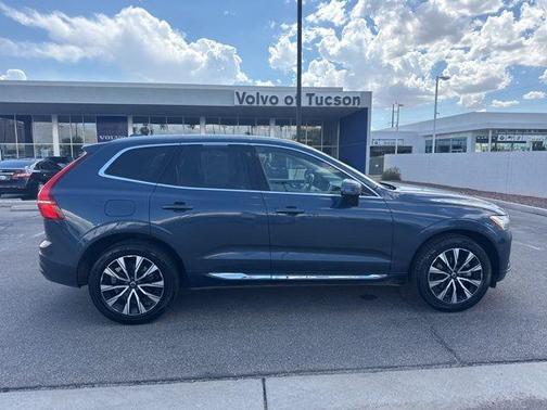 2023 Volvo XC60 B5 Plus Bright Theme