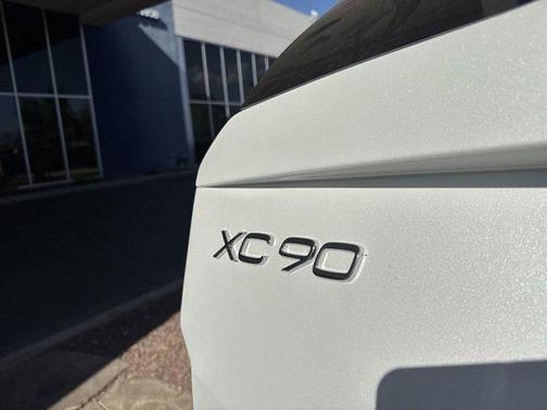 2025 Volvo XC90 Plug-In Hybrid T8 Plus 6-Seater