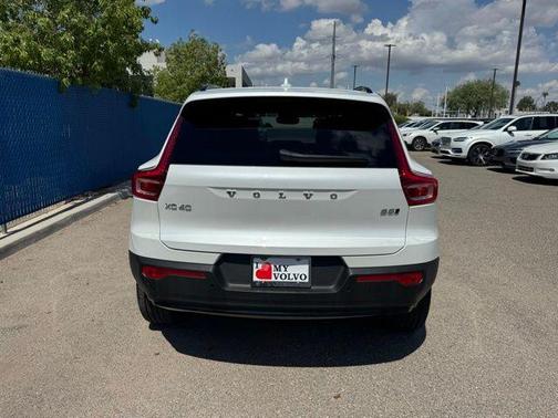 2026 Volvo XC40 B5 Plus