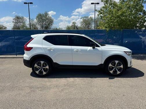 2026 Volvo XC40 B5 Plus