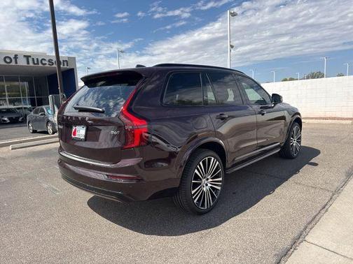 2026 Volvo XC90 B6 Ultra Dark Theme 6-Seater