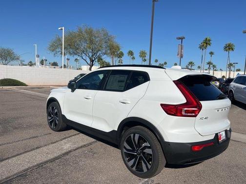 2026 Volvo XC40 B4 Plus