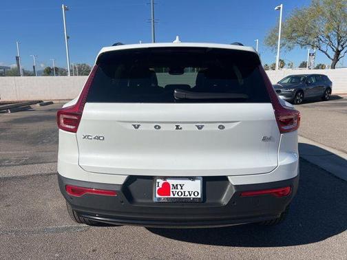 2026 Volvo XC40 B4 Plus