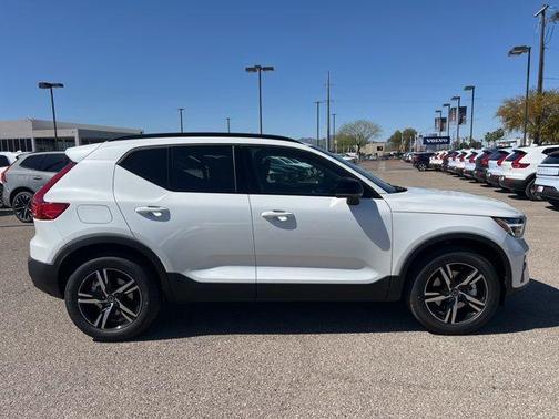 Crystal White 2026 Volvo XC40 B5 Core