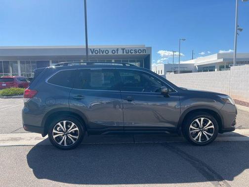 2025 Volvo XC90 Plug-In Hybrid T8 Ultra 7-Seater